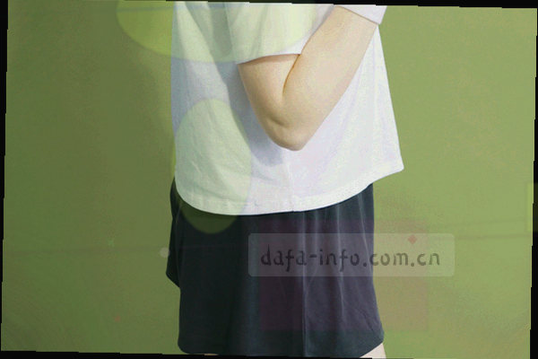 里程碑纪念碑抽象图形，年份数字若隐若现